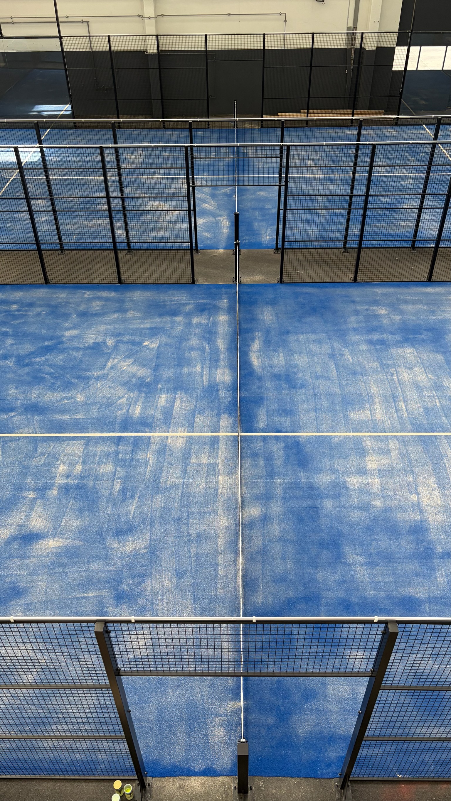 Zwei Indoor Padel Courts von oben